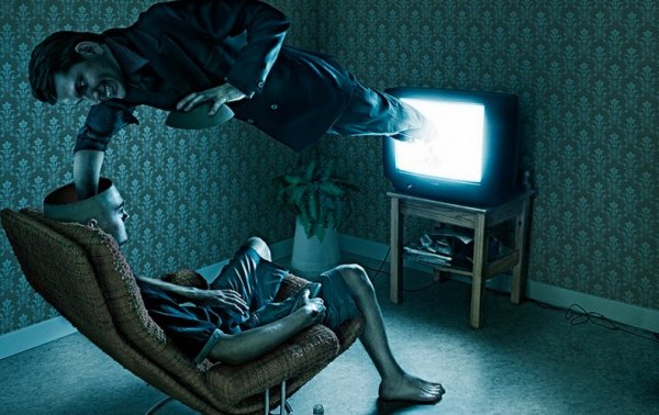 «Секретное оружие Китая»: Перед атакой на США, телевизоры помогут мозгам человечества «зависнуть»