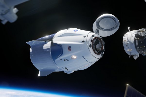 Новый корабль Илона Маска Dragon-2 состыковался с МКС