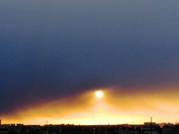 Нибиру «разорвала» небо: Россияне заметили в небе над Краснодаром  двойной закат