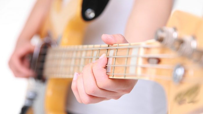 Как самостоятельно научиться играть на гитаре?
